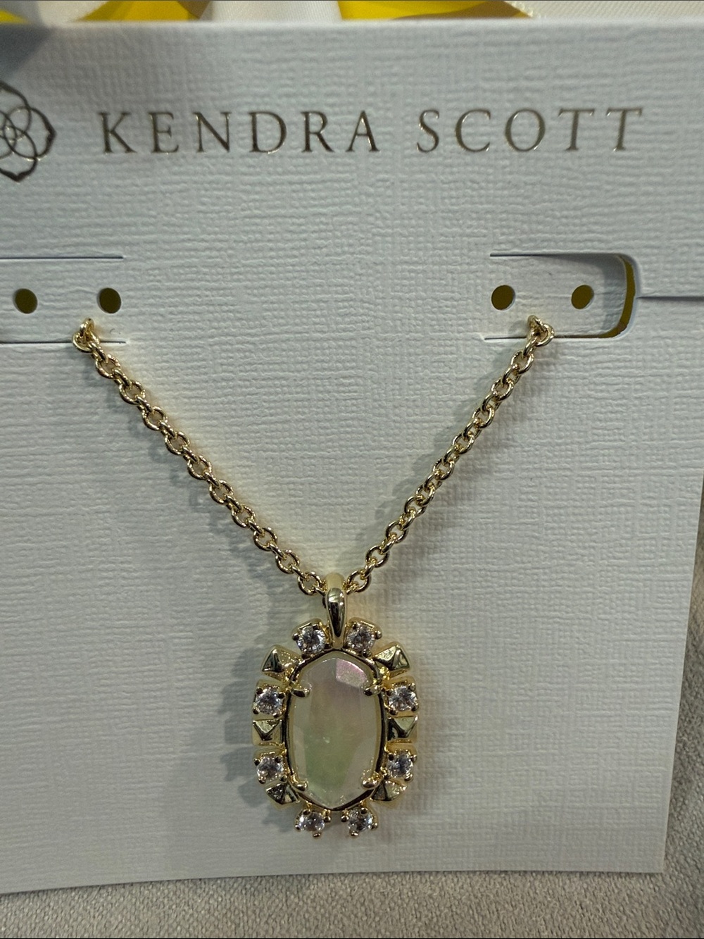 Kendra Scott Shanley Gold Short Pendant Necklace with pouch